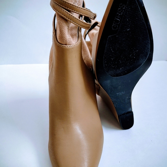 GUESS Women's Acora Ankle Boot, New Without Box. Botas  Guess, New Without Box. - Picture 4 of 7